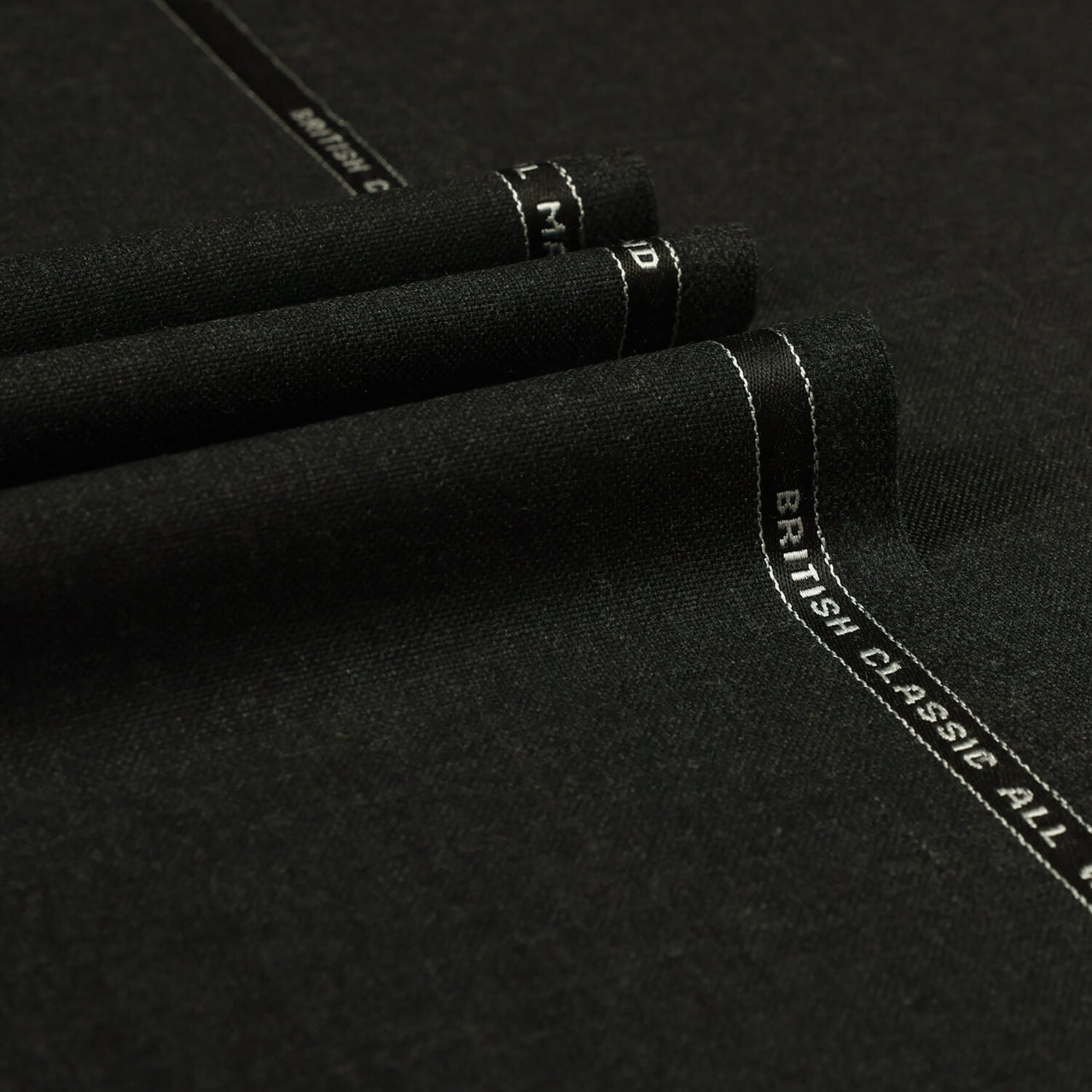 Micro Nailhead 100% Wool