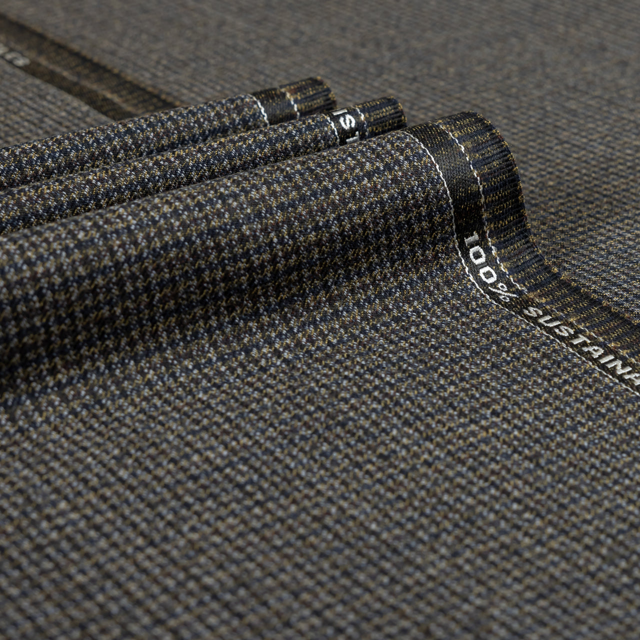 Brown Dogtooth 100% Merino Wool Mid Weight Suiting Fabric