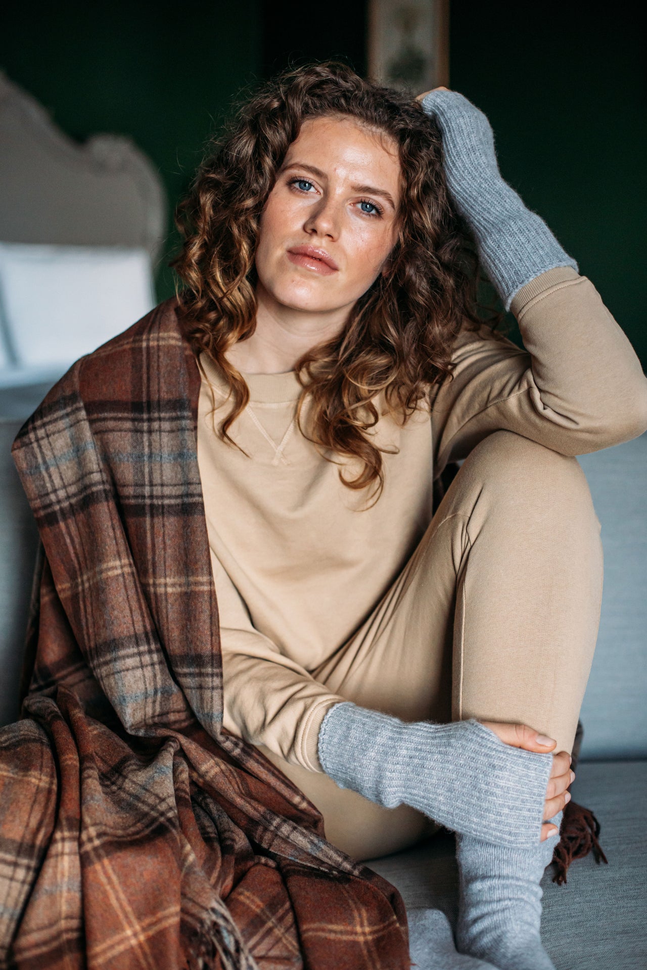 Classic Check Escorial Wool Throw - Brown x Fawn