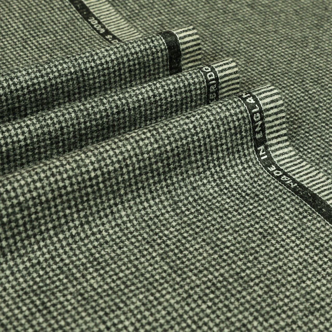 Oxbridge Flannel - Houndstooth Suiting 100% Super 120's Wool