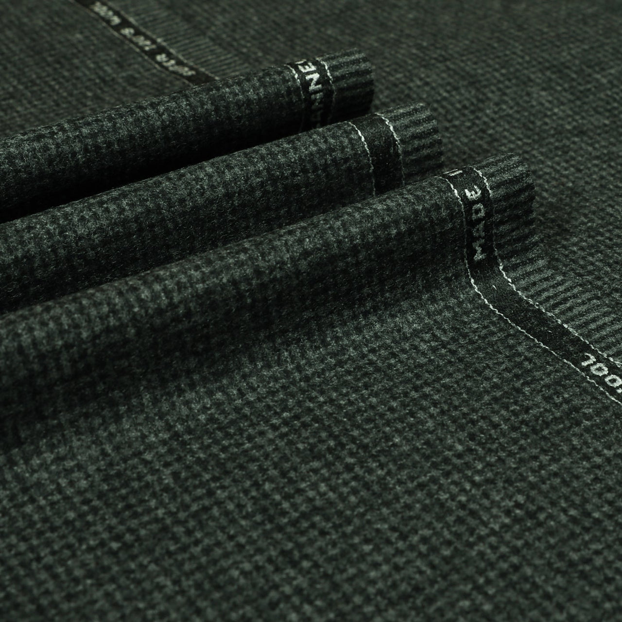 Oxbridge Flannel - Houndstooth Suiting 100% Super 120's Wool