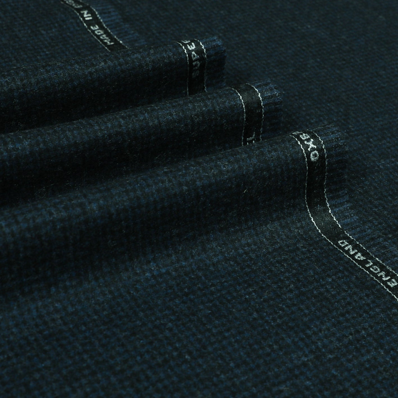 Oxbridge Flannel - Houndstooth Suiting 100% Super 120's Wool