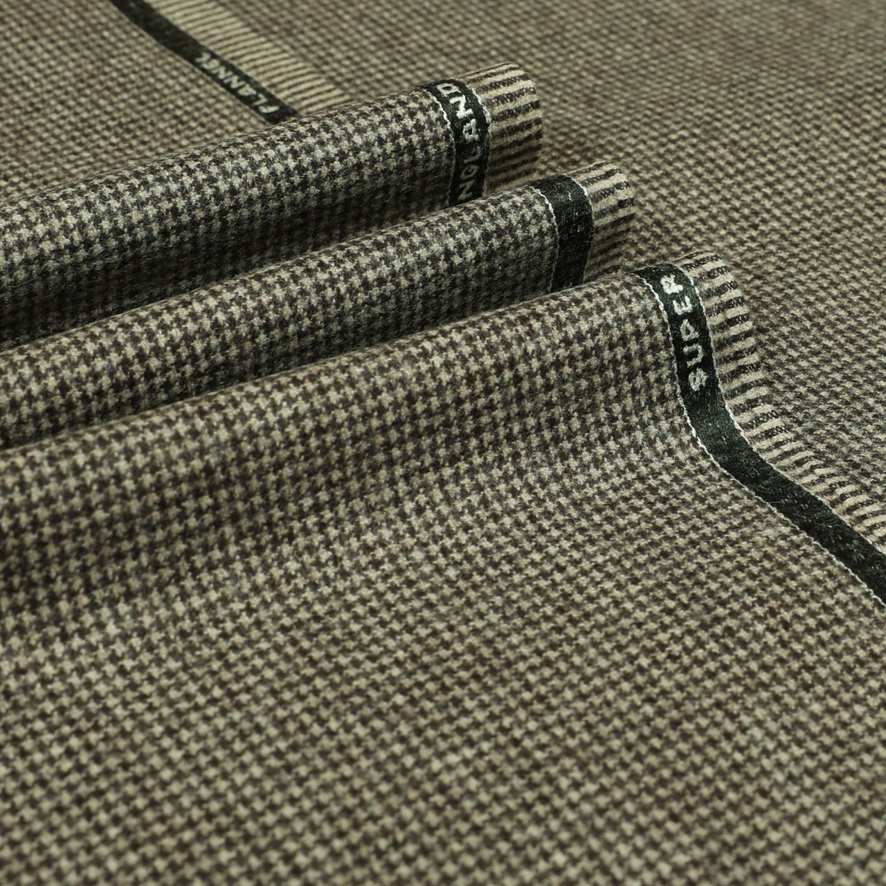 Oxbridge Flannel - Houndstooth Suiting 100% Super 120's Wool