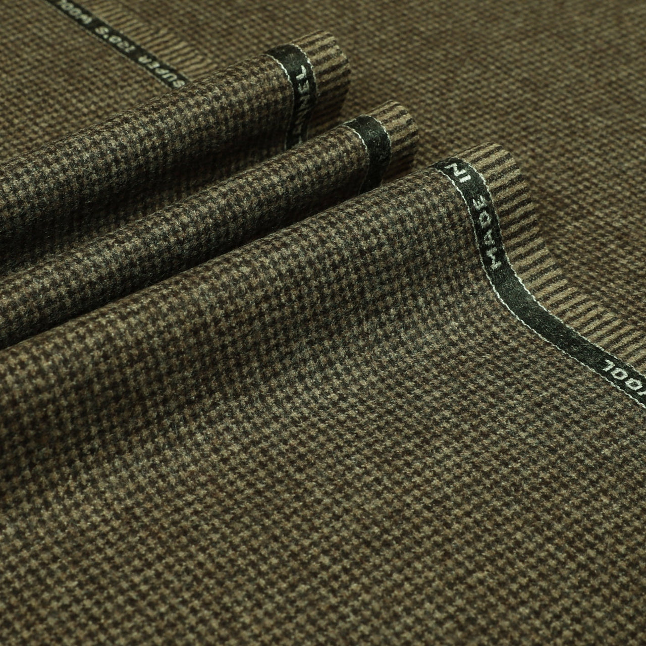 Oxbridge Flannel - Houndstooth Suiting 100% Super 120's Wool